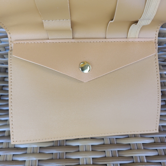 Glass Ladder & Co Katherine Vegan Leather Tech Organizer Roll Tan - Picture 16 of 16